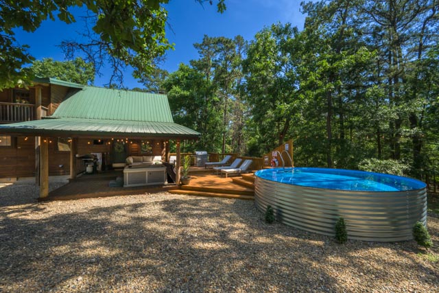 Luxury cabin rental in Broken Bow, Oklahoma, showcasing an outdoor pool and patio area