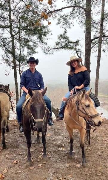 Horseback riding in Hochatown