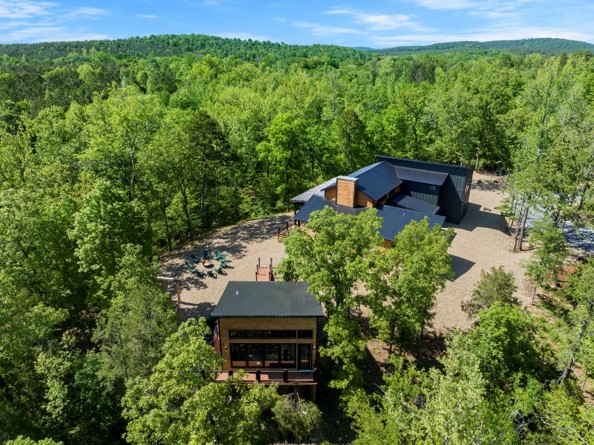 Unforgettable Group Getaways with The Utmost Host: Luxurious Cabins for Large Gatherings of  20 or More